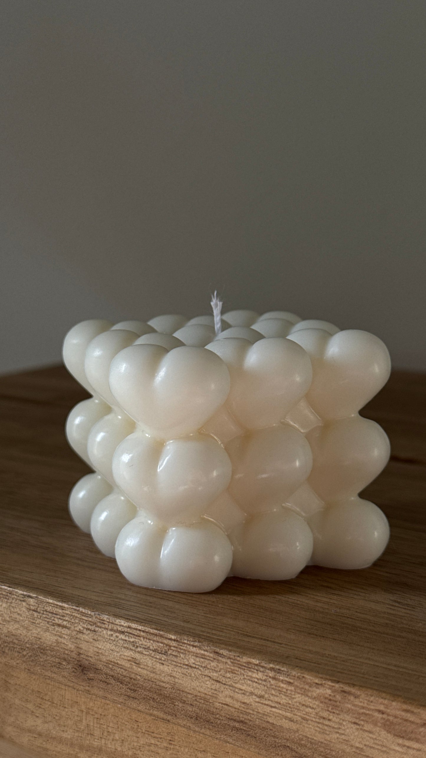VELA CUBO DE CORAZONES